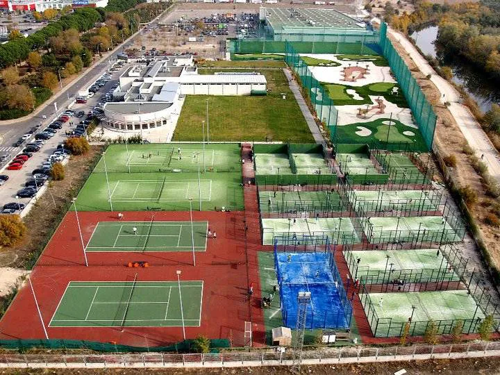 MOMO Sports Club La Dehesa - pista de pádel en Alcalá de Henares