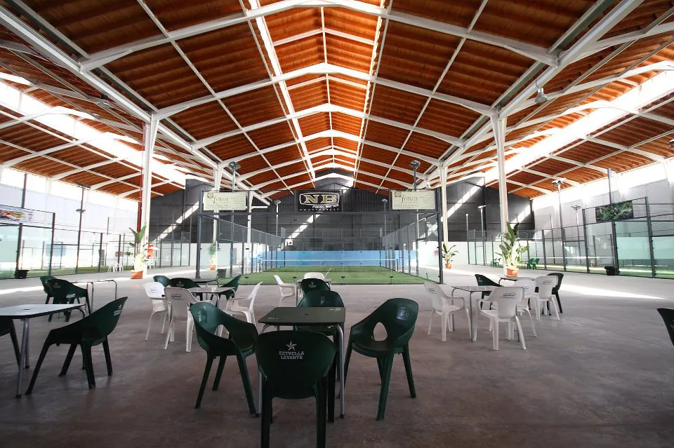 Pádel Indoor X3 Vega Baja - pista de pádel en San Isidro
