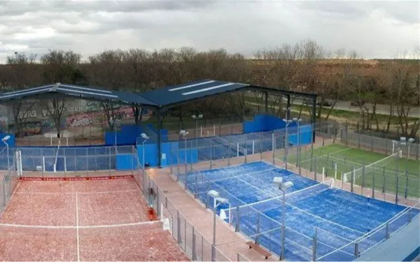 Twinning Pádel Center - pista de pádel en Daganzo de Arriba